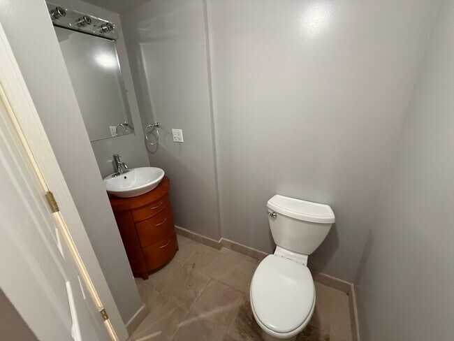 Foto del edificio - 6954 N Greenview Ave
