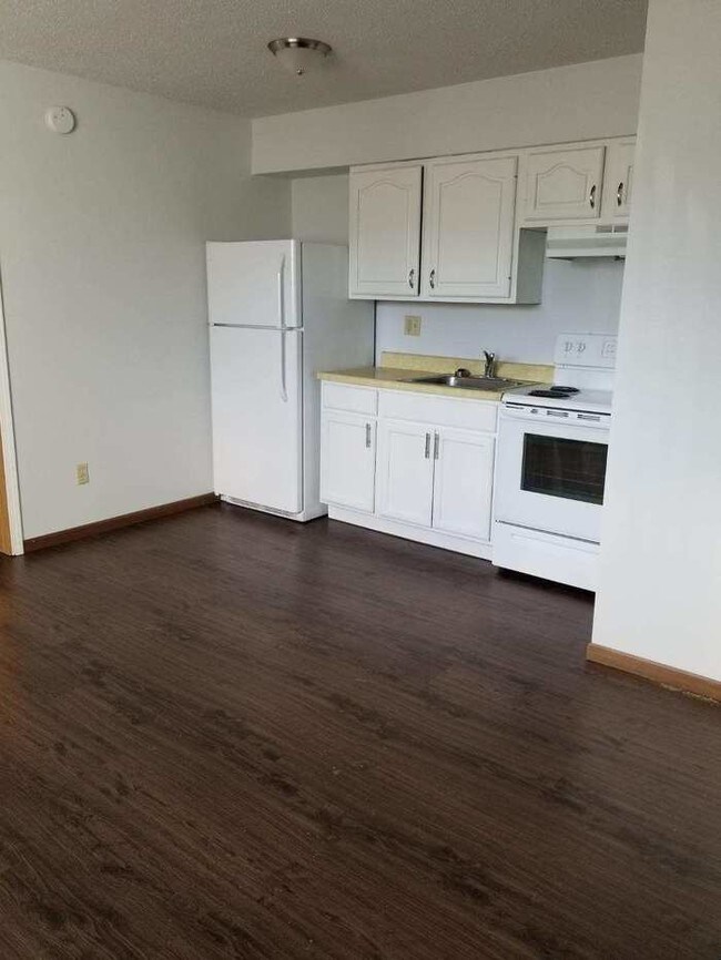 Building Photo - SW 1 Bedroom, Secure entry, Heat/Water Paid!