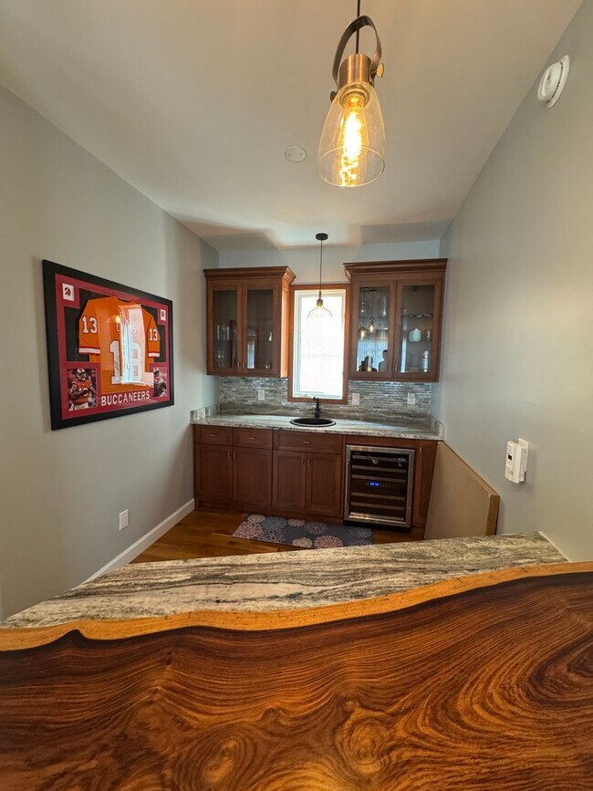 Foto del edificio - 744 Yarmouth St
