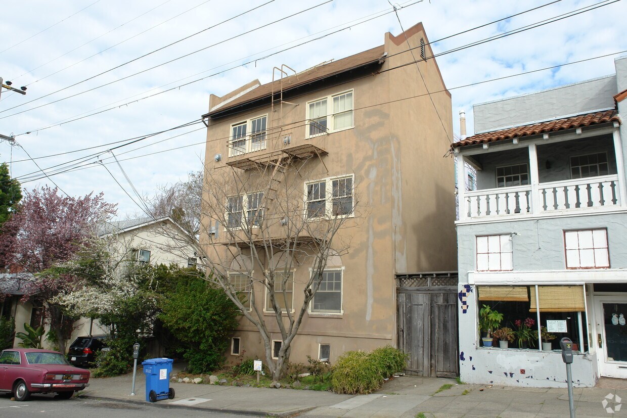 Primary Photo - 2037 Vine St