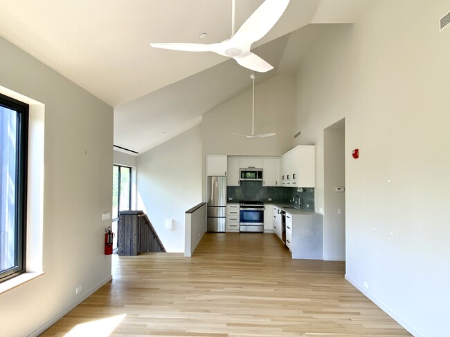 Building Photo - 2183 Montauk Hwy