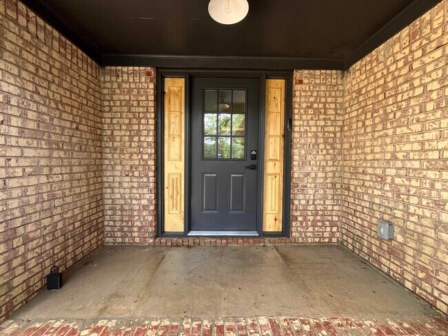 Building Photo - 1406 Lehigh Dr