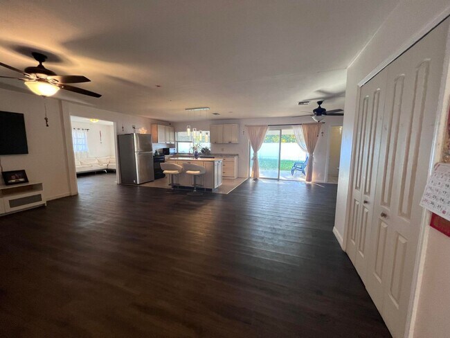 Foto del edificio - 6846 Calle del Paz S