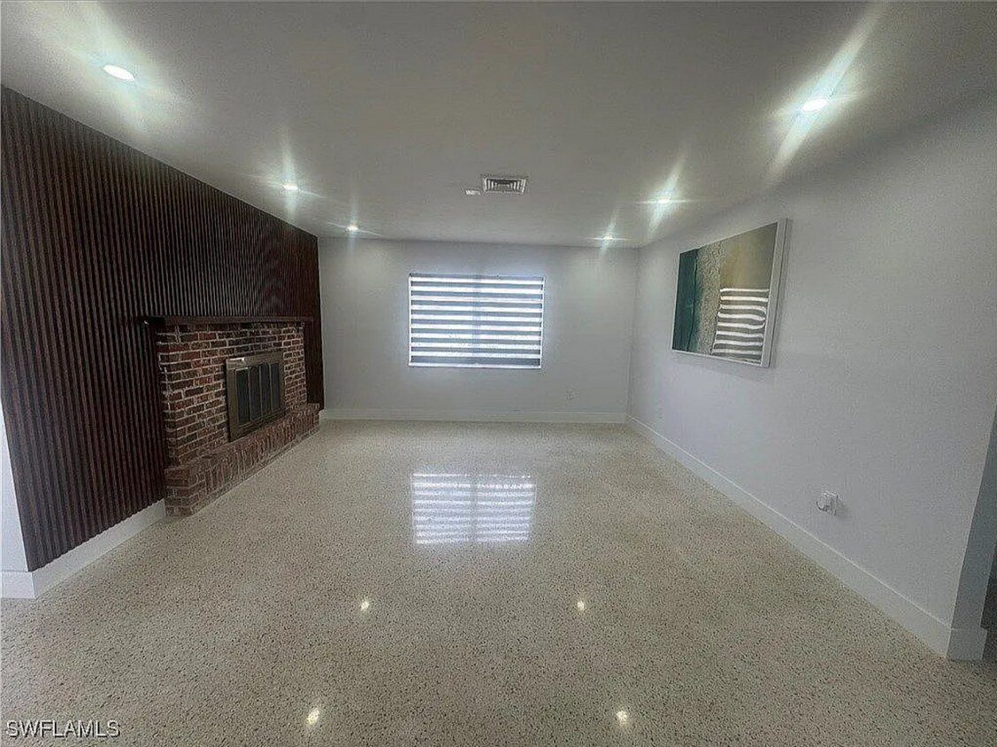 Foto principal - 2231 Isle of Pines Ave