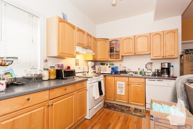 Foto del edificio - 2518 N Campbell Ave