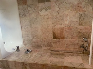 SHOWER/TUB - 500 Ann Uccello St