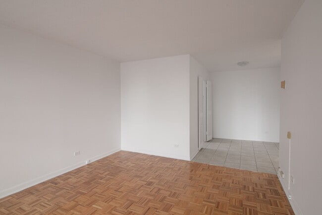 Building Photo - Le Montfort