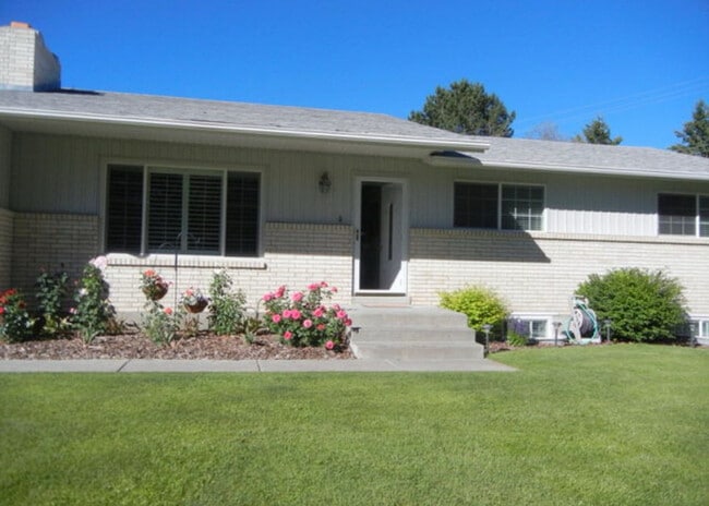Building Photo - 2051 Hughes Dr