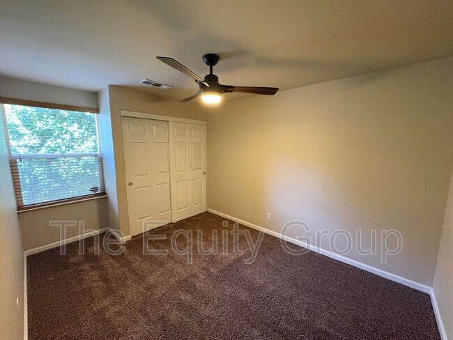 Foto del edificio - 1422 E Mesa Ct