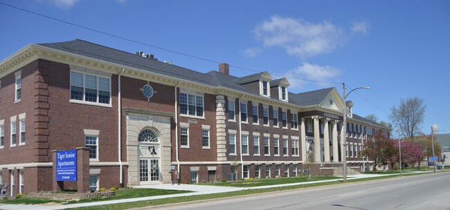 Foto del edificio - Tiger Senior Apartments