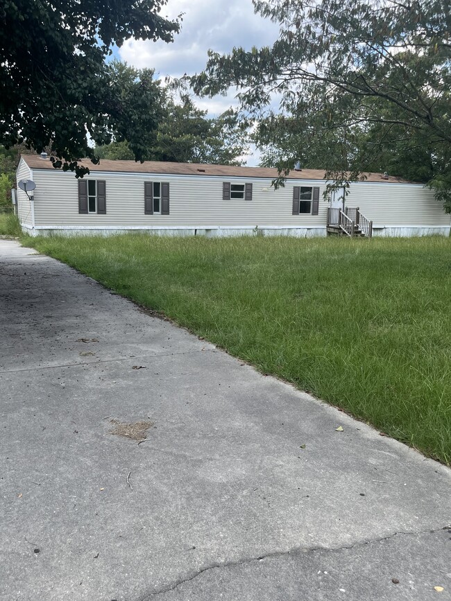 Building Photo - 1340 Turnpike Rd