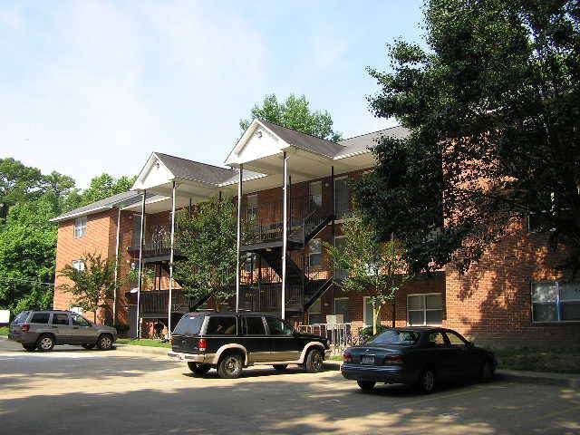 Building Photo - 1303 E 10th St