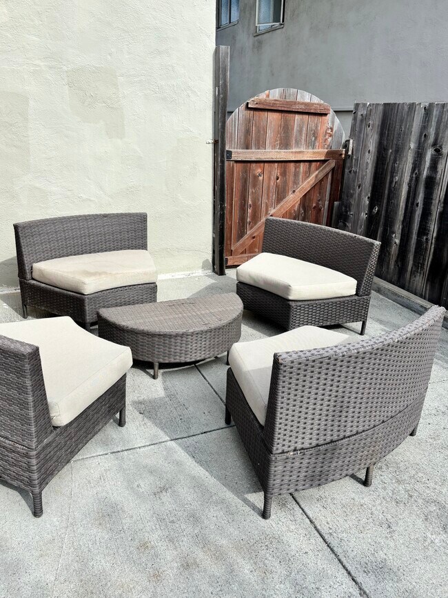 Foto del edificio - 6742 Snowdon Ave