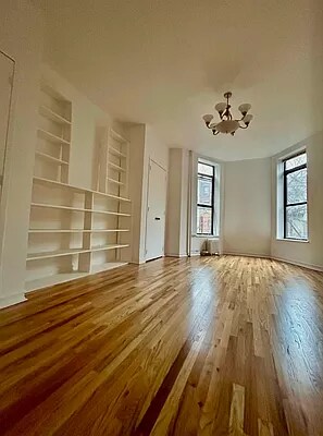 Foto principal - 15 E 126th St