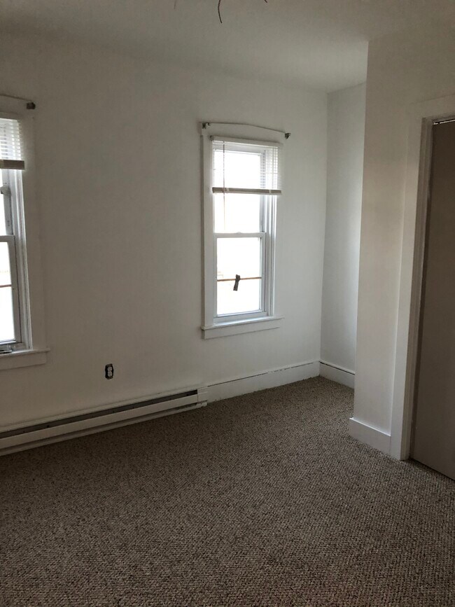 Bedroom - 122 S Main St