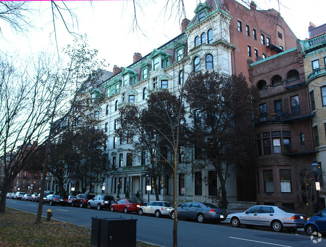 Building Photo - The Vendome