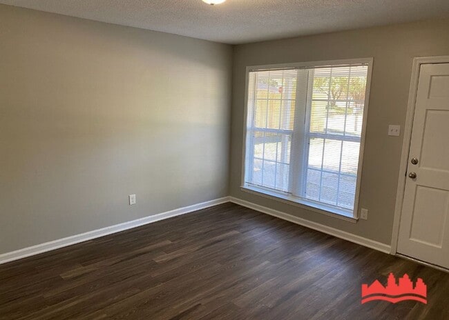 Foto del edificio - 5082 Chantilly Dr