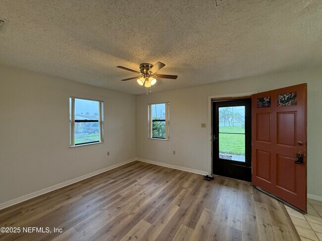 Building Photo - 195 Cardinal Dr