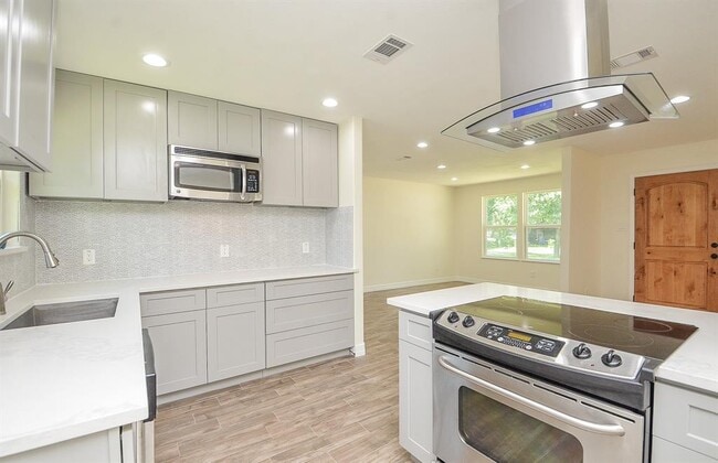 Building Photo - 5 Glenfield Ct