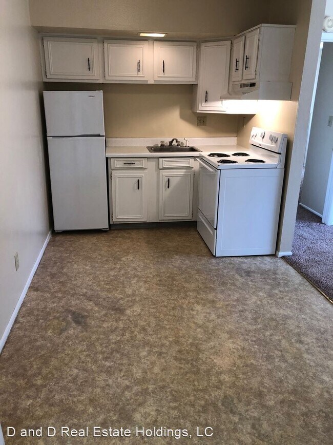 Building Photo - 1 br, 1 bath Apartment - 1345-1365 Meadowv...