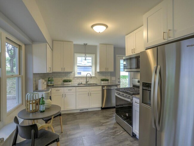 Foto del edificio - 312 Harrison Ave S