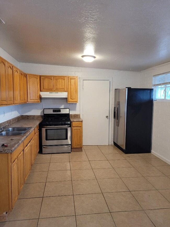 Building Photo - 1826 N 39th Ave