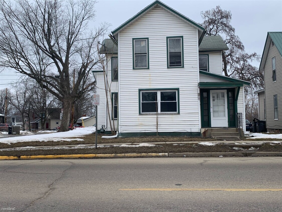3 br, 1 bath House 912 W Franklin St House Rental in Elkhart, IN