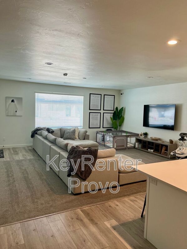 Building Photo - 1084 W 570 S