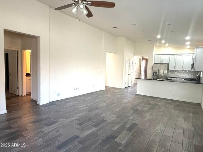 Building Photo - 3923 E Desert Broom Dr