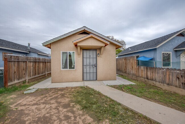 Building Photo - 2443 South 10th Street, Unit 102