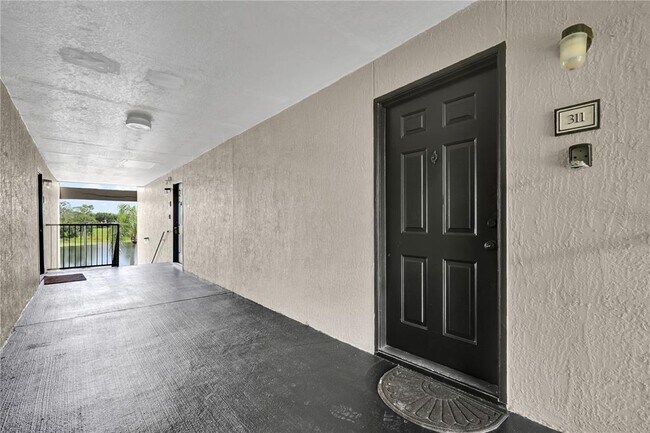 Foto del edificio - 8915 Latrec Ave