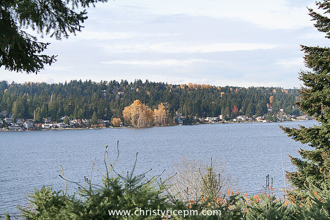 Foto del edificio - 2668 E Lake Sammamish Pkwy NE