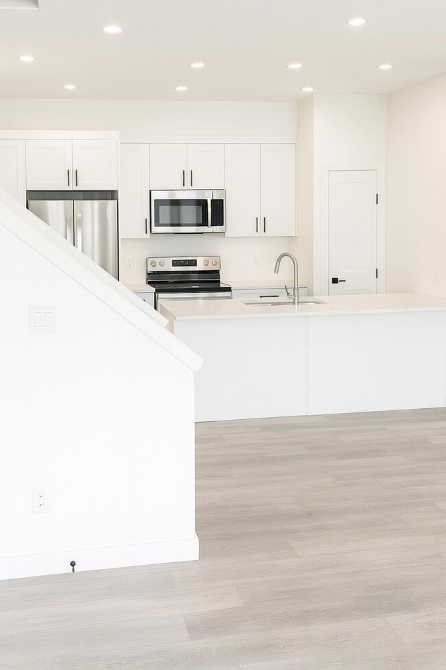 Photo du bâtiment - 11007 132 St NW