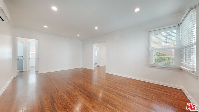Building Photo - 3370 Rowena Ave