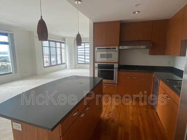 Foto del edificio - 645 Front St