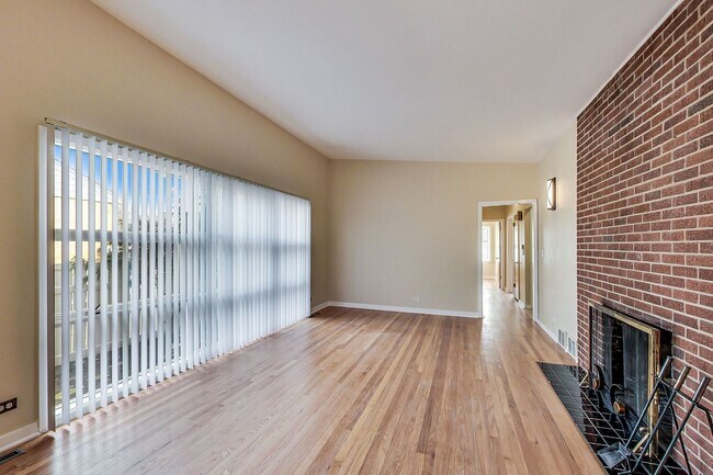 Foto del edificio - 8109 Karlov Ave