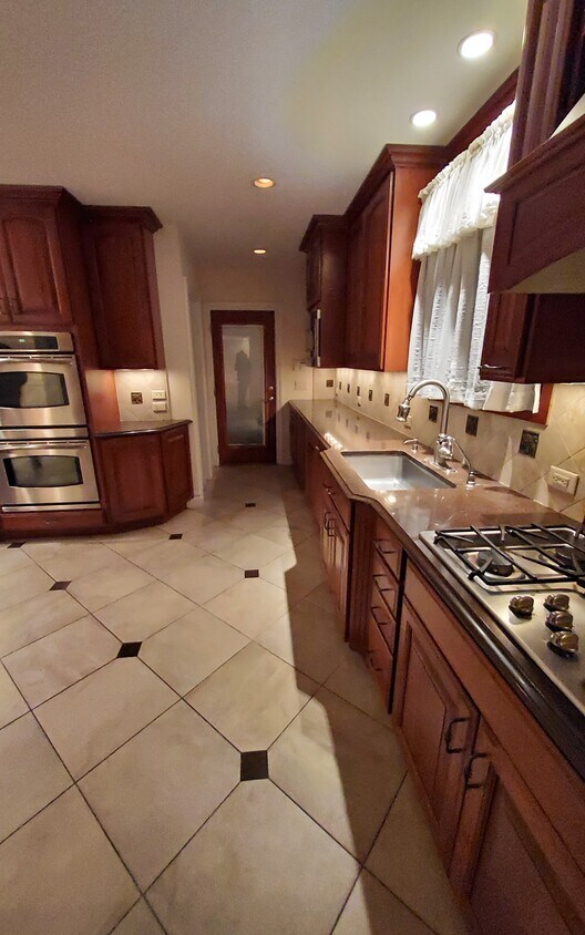 Foto principal - 65 Fulton Ave