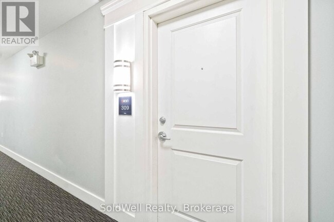 Building Photo - 650-650 Sauve St