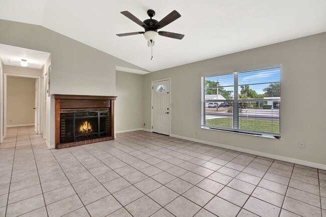 Building Photo - Beachside Bliss in Hobe Sound – Move-In Ready with Room to Roam!
