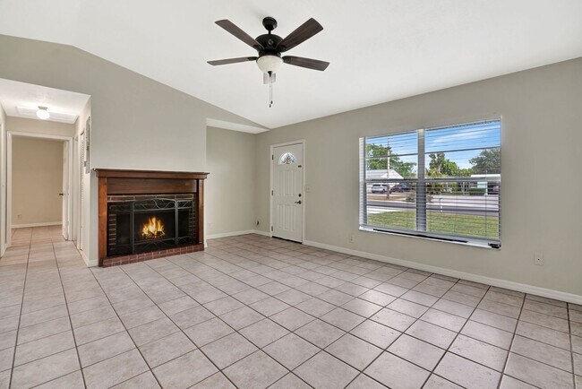 Foto del edificio - Beachside Bliss in Hobe Sound – Move-In Ready with Room to Roam!