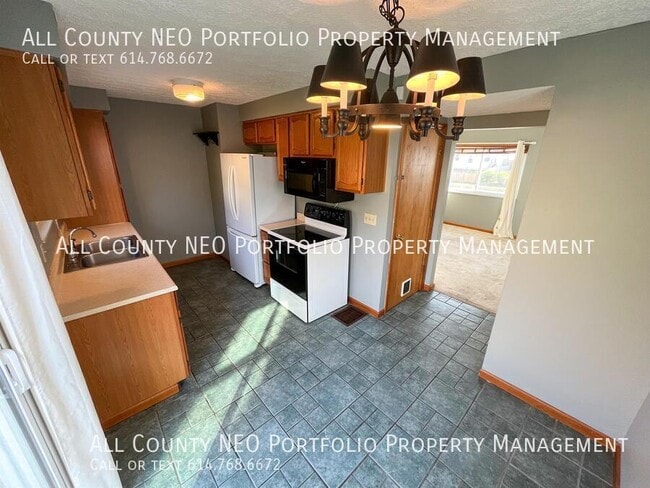Building Photo - 3393 Homecroft Dr