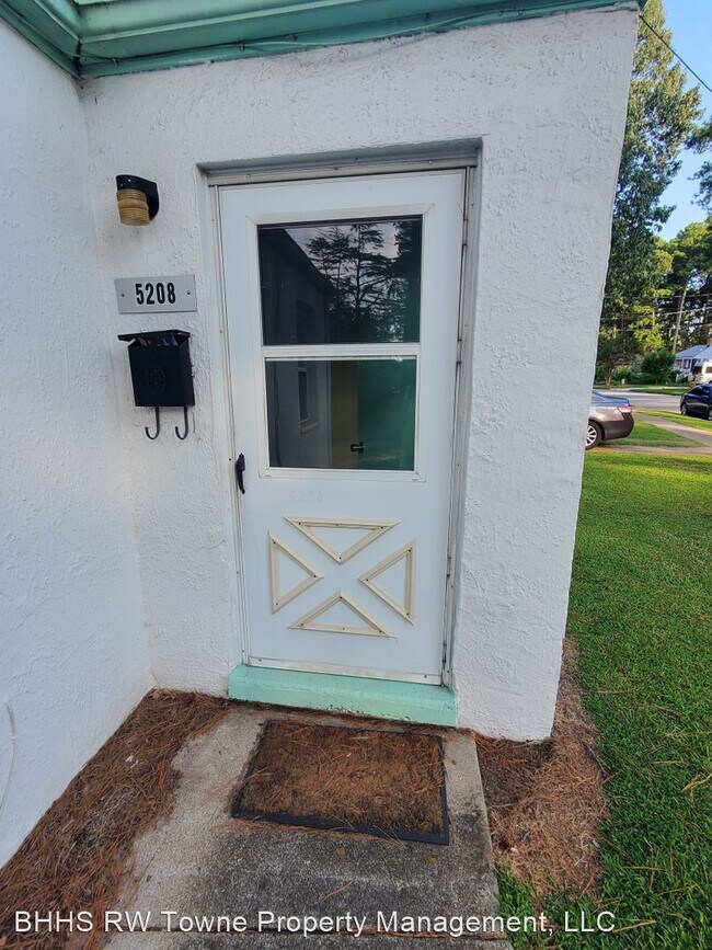 Foto del edificio - 2 br, 1 bath House - 5208 Revere Drive