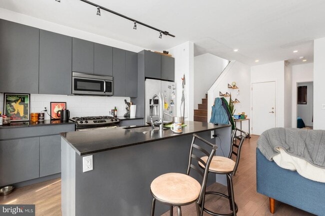 Foto del edificio - 2228 Frankford Ave