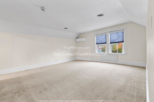Building Photo - Large Studio in the Heart of Mt Tabor - With A/C!