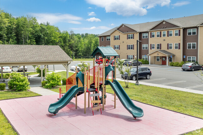 Patio de juegos - Golden Ridge Apartments