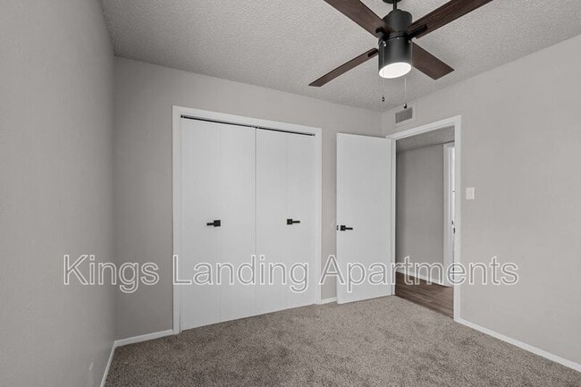 Foto del edificio - 306 Kings Way Dr