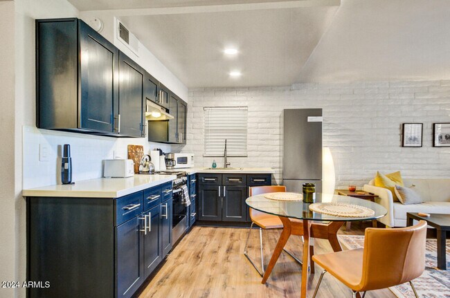 Building Photo - 3737 E Turney Ave