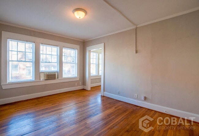 Foto del edificio - 674 Somerset Terrace NE