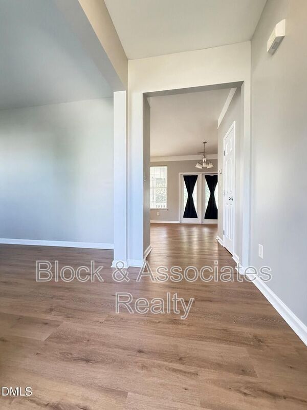Foto del edificio - 420 Cline Falls Dr