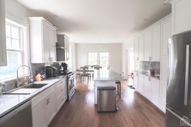 Building Photo - 29 Legrand